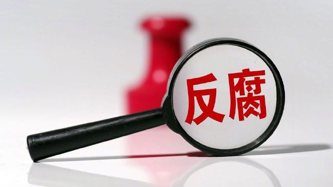 TVB把电视剧《上海滩》第一部剪辑成了两部片子《上海滩》和《上海滩续集》别离于1983年1月20日和1月25日在院线上映。